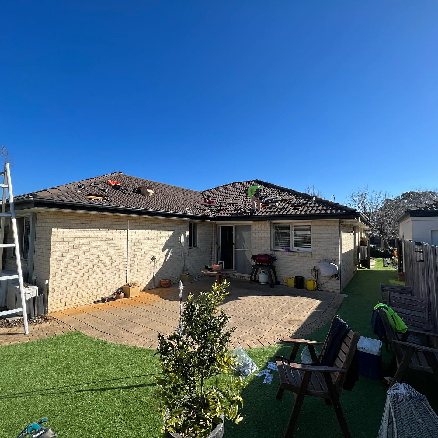 BRT Building tradespeople on a Canberra residential roof