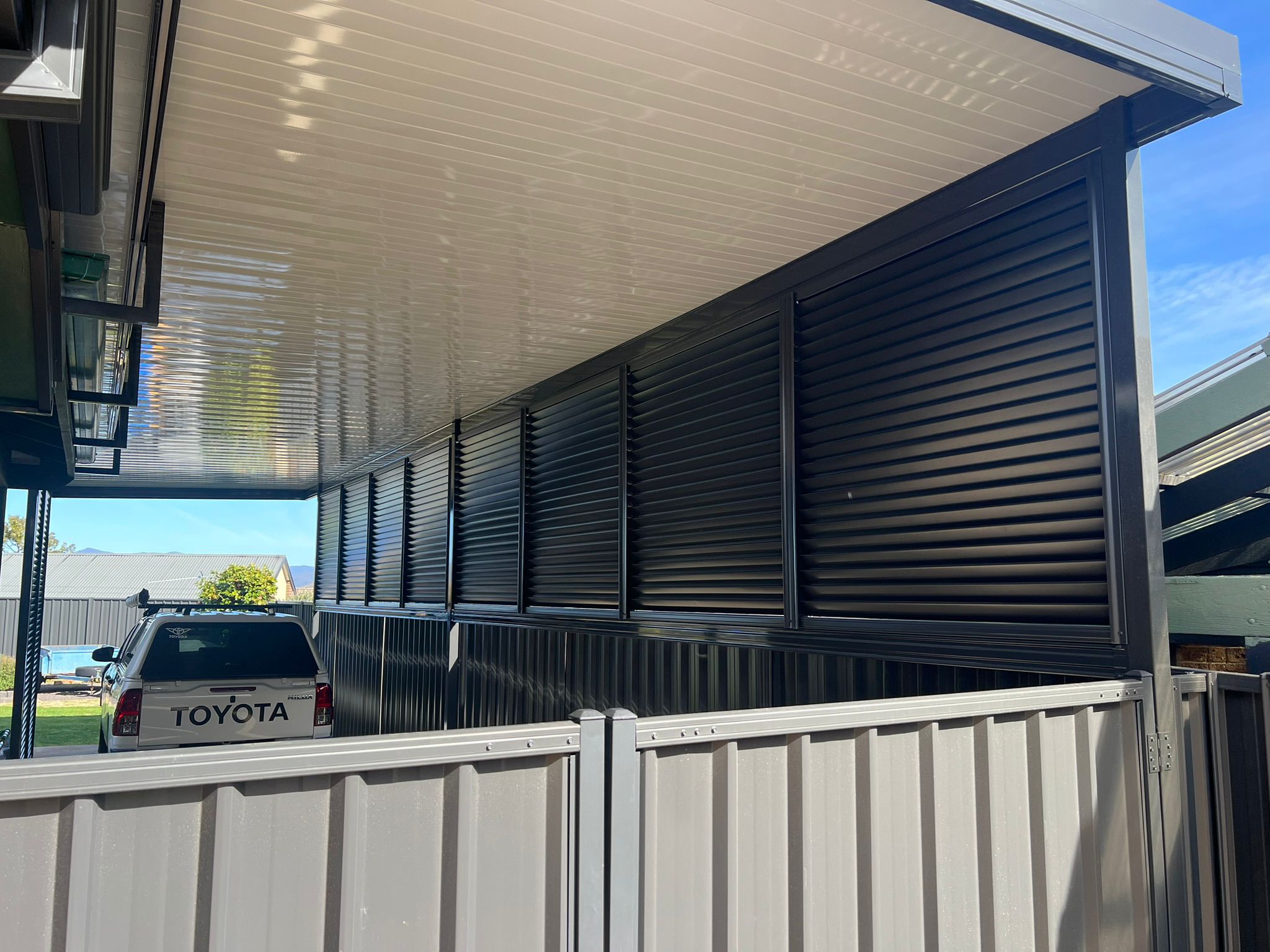Gowrie — carport with Louvrescreen and Flatdeck roof